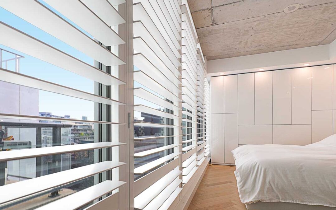 Vinyl vs. Wood Shutters: the Key Differences